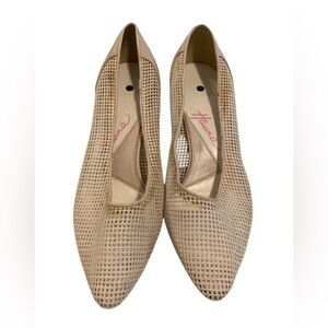Vintage Hanna Mesh Fishnet Pointed Toe Pumps | Nude / Beige Heels | Size 7